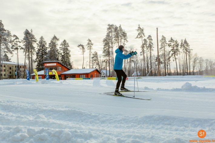 Siguldas Sporta un aktīvās atpūtas centrā atvērta distanču slēpošanas trase