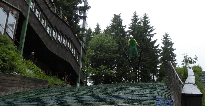 Ogres tramplīnlēcēji aizvadījuši treniņnometni Obervīzentā