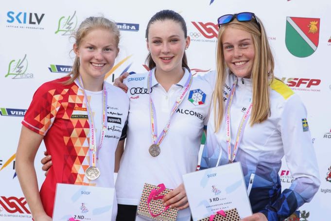 podium-junior-ladies.jpg